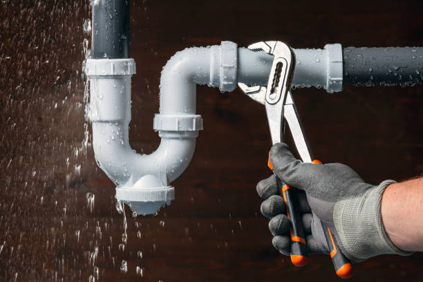 Professional Gas Line Repair technician working in Honey Grove, TX